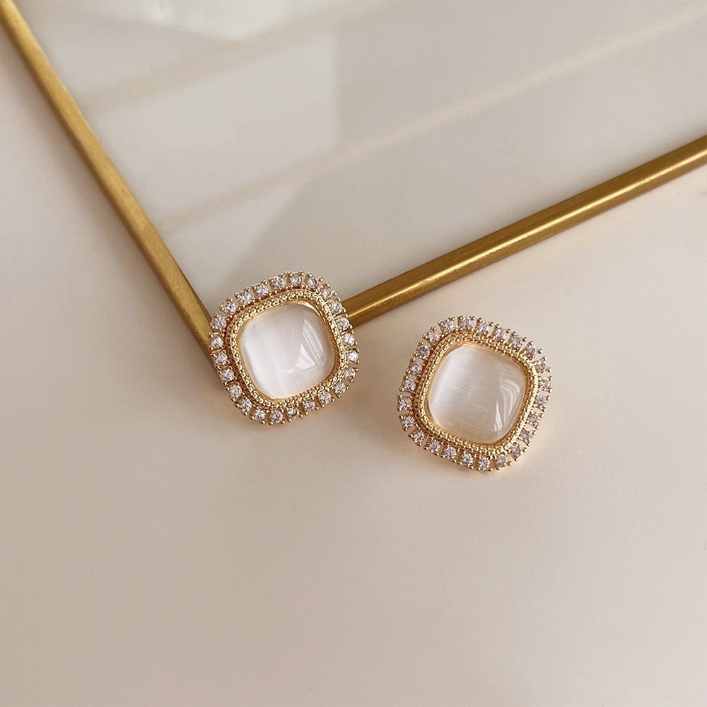Vintage Antique Style Earrings With Silver Needle